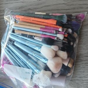 Bag of makeup brushes, all sizes/types, probably about 50 of them
